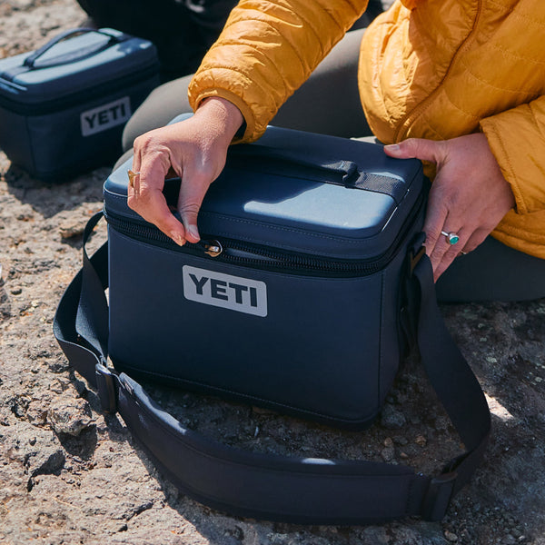 YETI Daytrip® 9L Insulated Box – Pace Purple / Blue