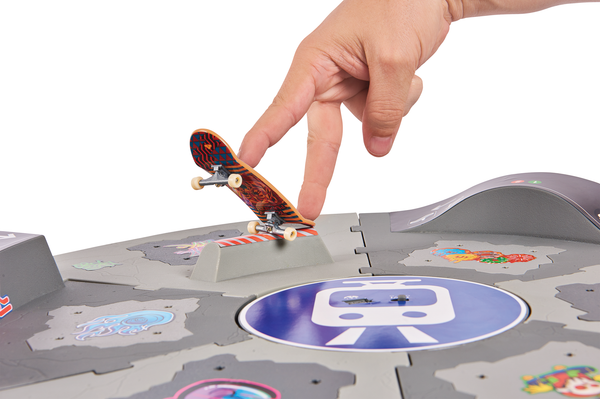 Tech Deck Shredline 360 Motorized Skate Park & Exclusive Board