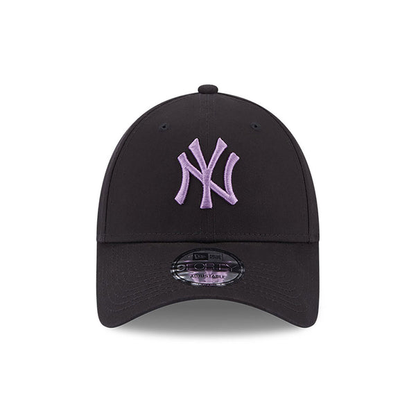 New Era New York Yankees League Essential Black 9FORTY Adjustable Cap