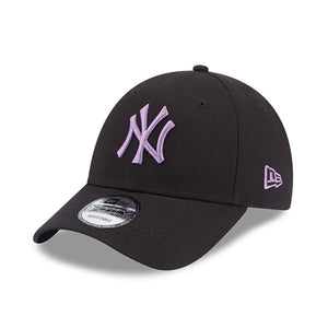New Era New York Yankees League Essential Black 9FORTY Adjustable Cap