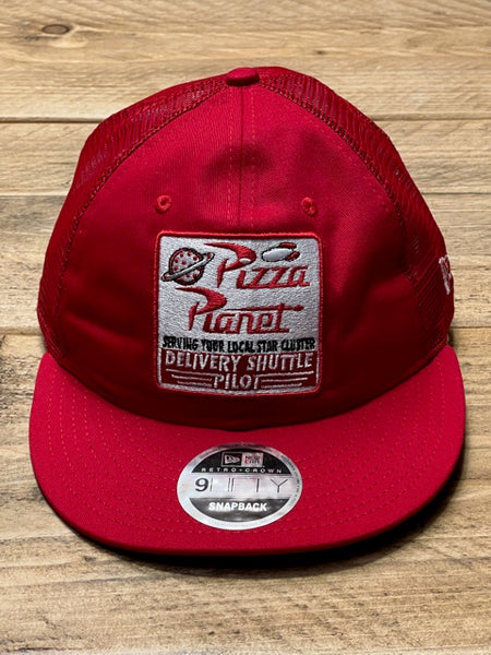 New Era 9Fifty Trucker Cap Disney Toy Pizza Planet Red 12043552