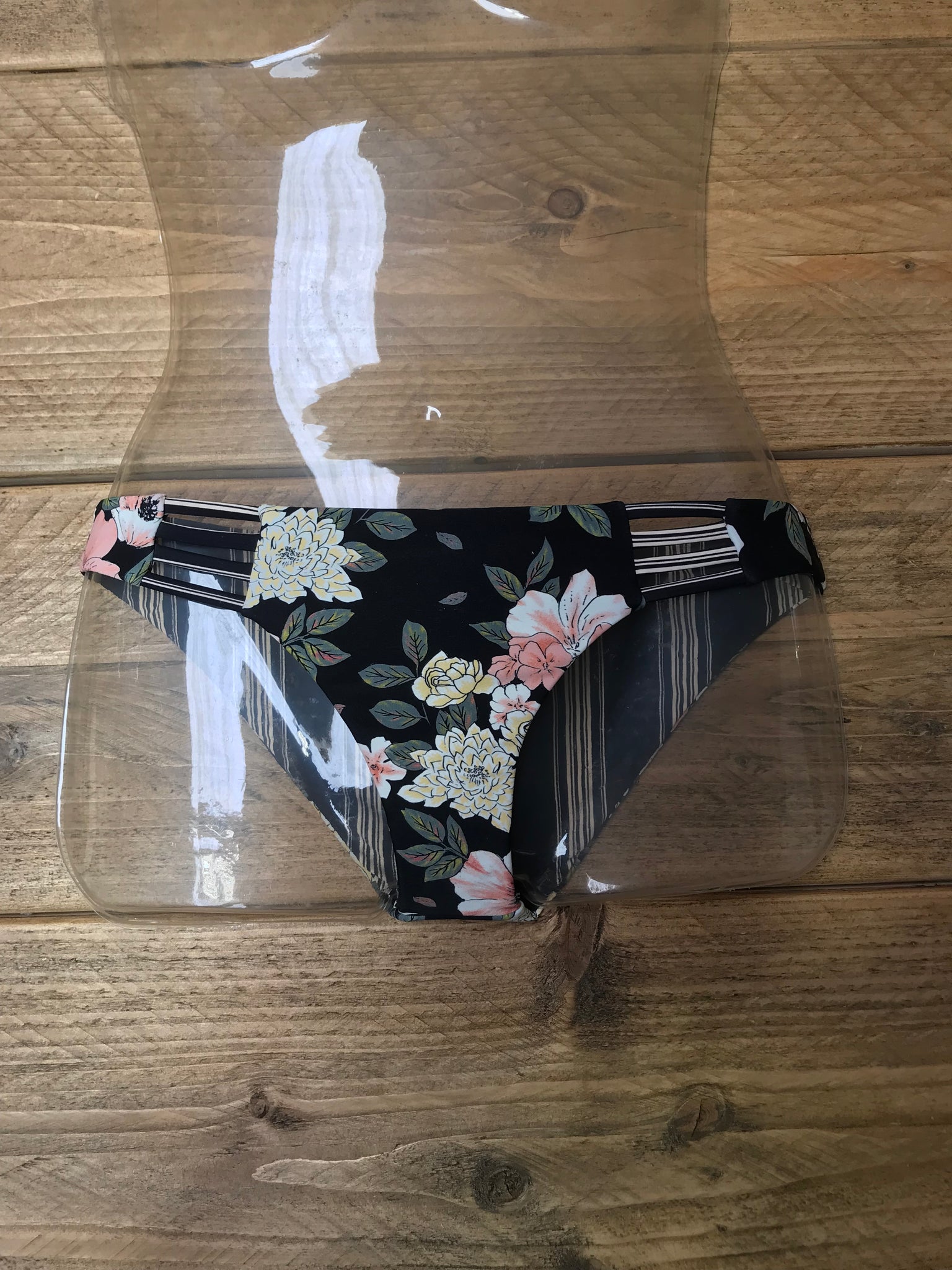 Billabong Womens Bikini Bottoms, Size Small, £14.95